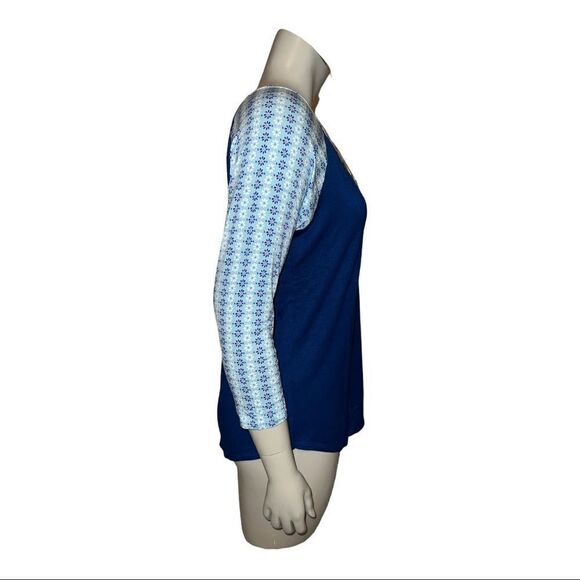 Vera Bradley Blue Daisy Tabitha Tee Pajama Lounge Shirt V-Neck Medium NWT - Picture 4 of 6